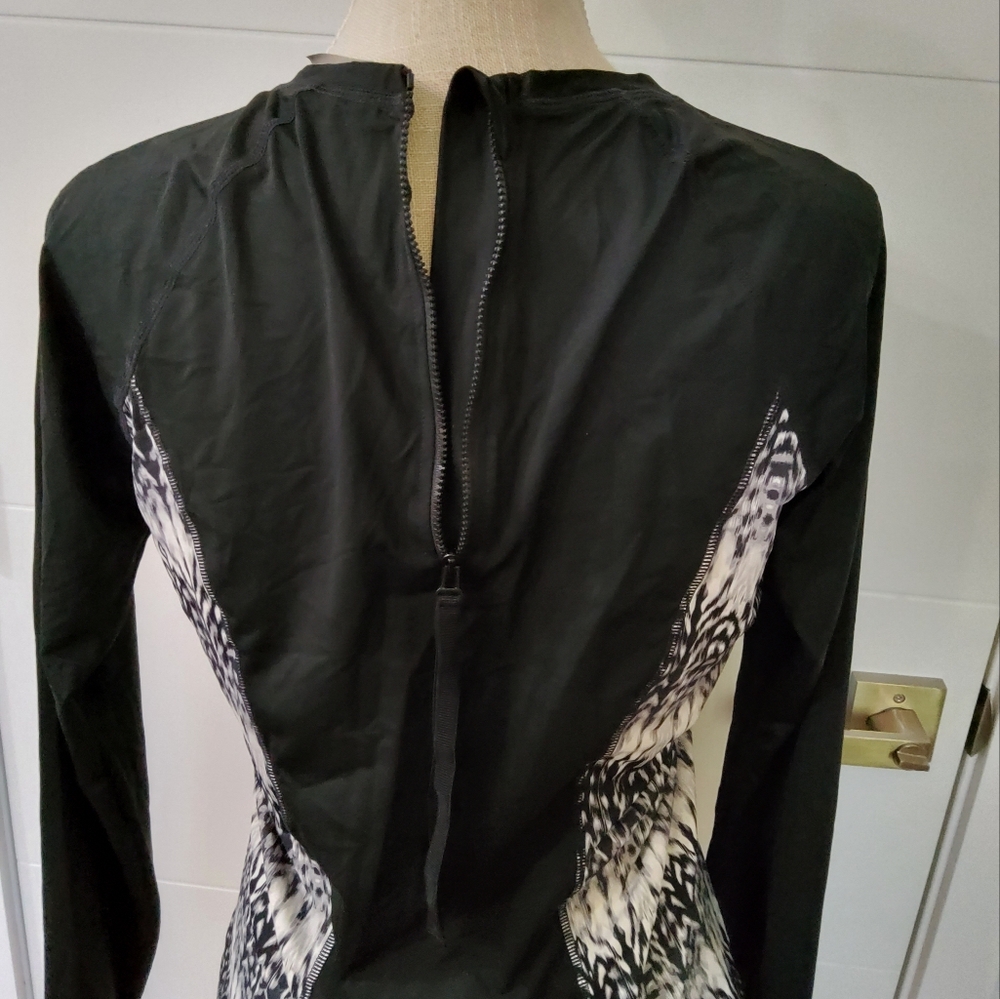 Athleta Long Sleeve Surf Top Size L - Picture 5 of 10